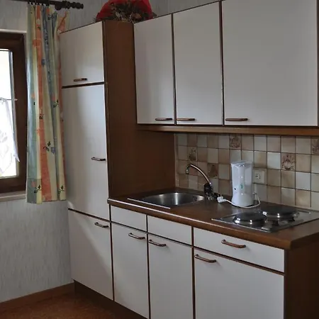Landhaus Hedy بيت ضيافة *