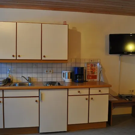 Landhaus Hedy بيت ضيافة *